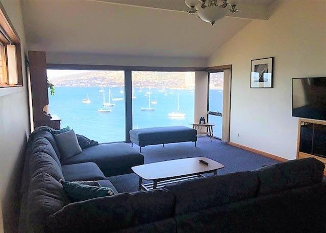 Sullivans Cove Apartments Хобарт Экстерьер фото The living room at the top of the tower