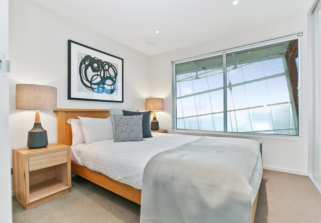 Sullivans Cove Apartments Хобарт Экстерьер фото A bedroom in a typical apartment