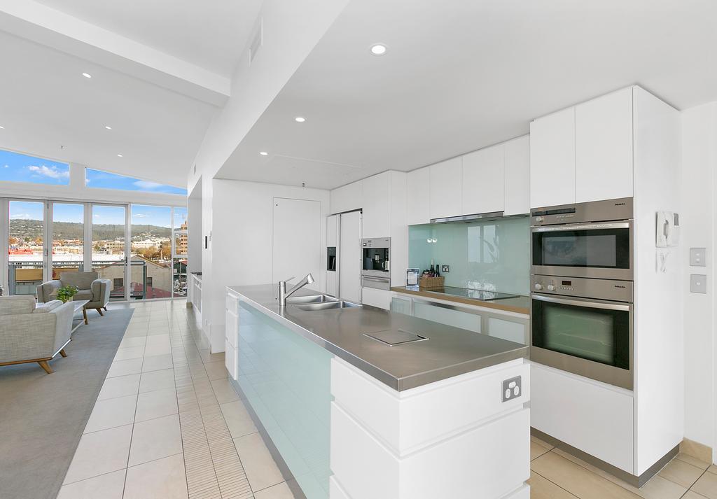 Sullivans Cove Apartments Хобарт Экстерьер фото A modern kitchen