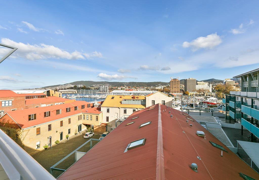 Sullivans Cove Apartments Хобарт Экстерьер фото View of the Hobart CBD from the rooftop of the Wrest Point Casino