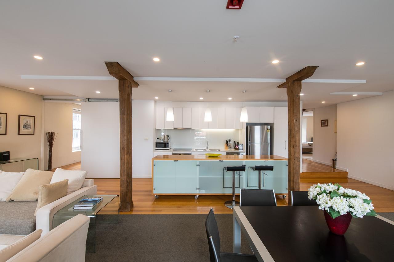 Sullivans Cove Apartments Хобарт Экстерьер фото A modern apartment in the former warehouse