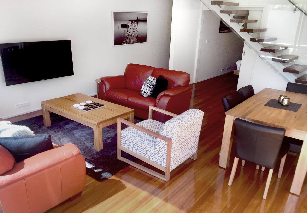Sullivans Cove Apartments Хобарт Экстерьер фото A living room