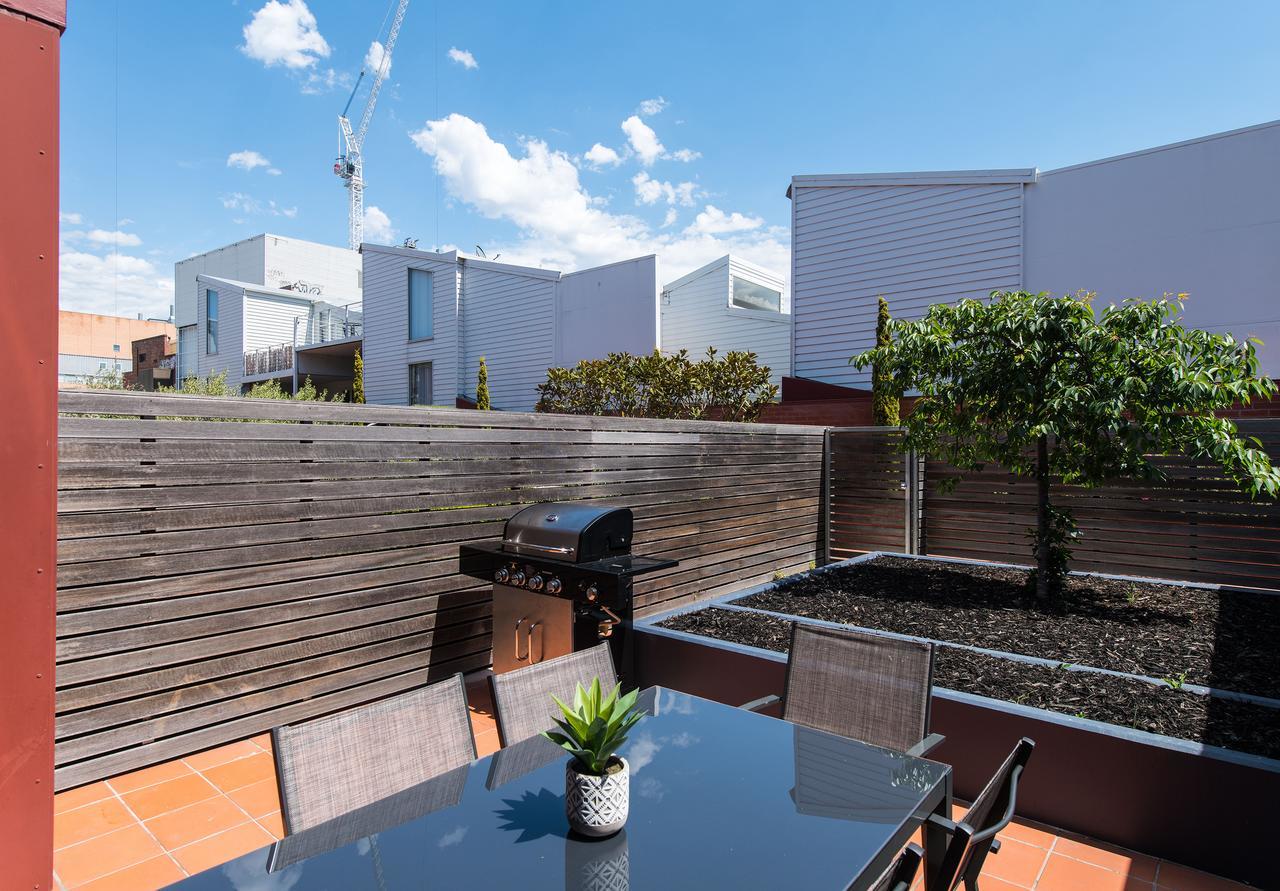 Sullivans Cove Apartments Хобарт Экстерьер фото Rooftop garden