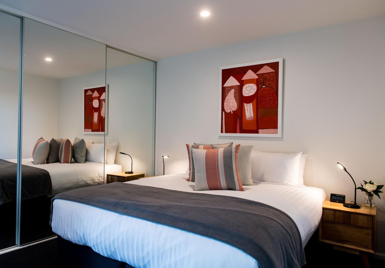 Sullivans Cove Apartments Хобарт Экстерьер фото A bedroom at the hotel