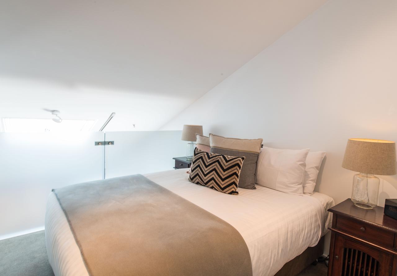 Sullivans Cove Apartments Хобарт Экстерьер фото A bedroom at the hotel
