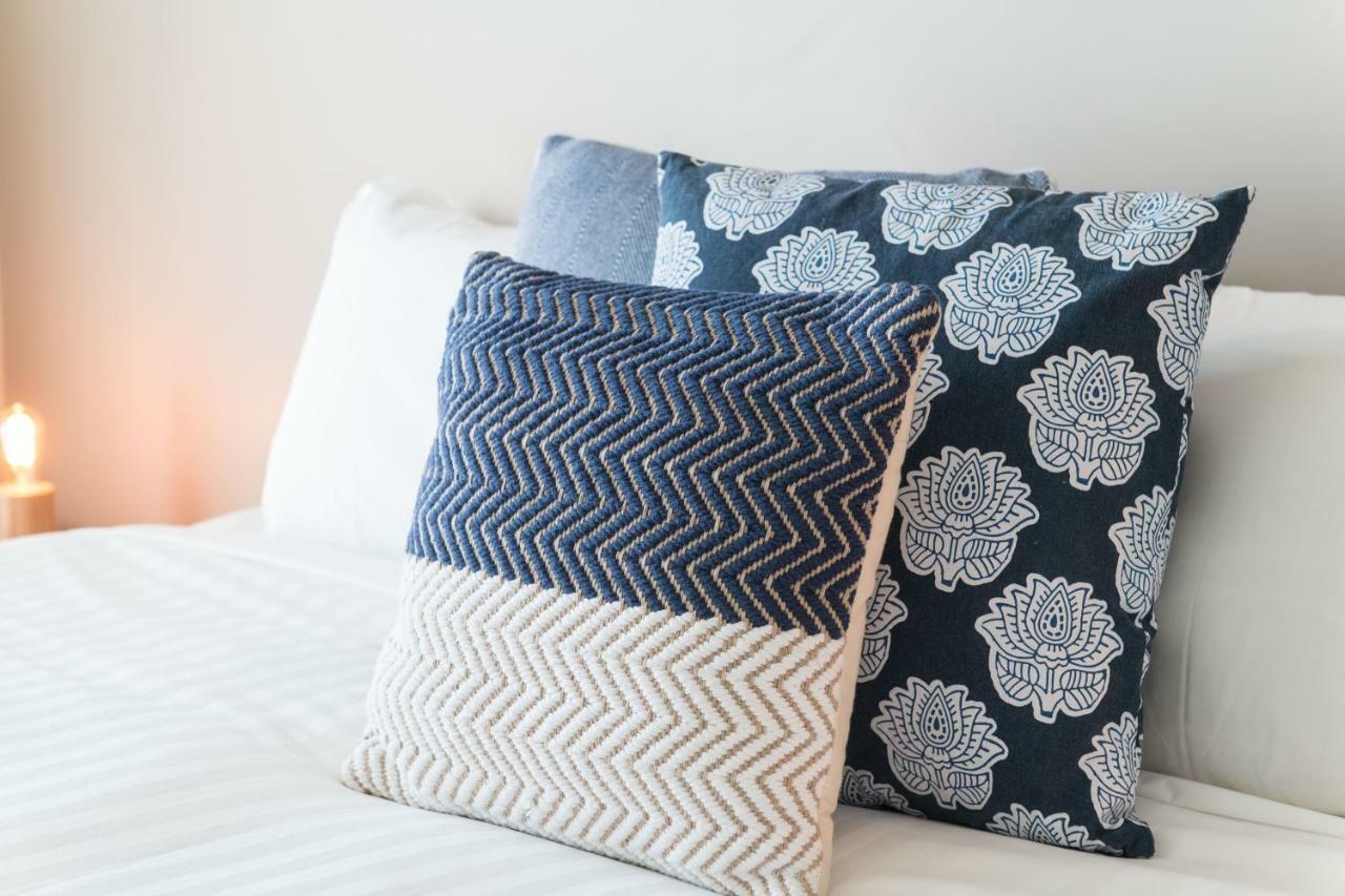 Sullivans Cove Apartments Хобарт Экстерьер фото Throw pillows